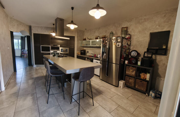 Villa 22O m2 , vue dégagée , piscine & terrain de 1800 m2 — photo 4