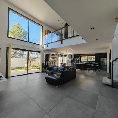 Maison 5 pièces 549000 €