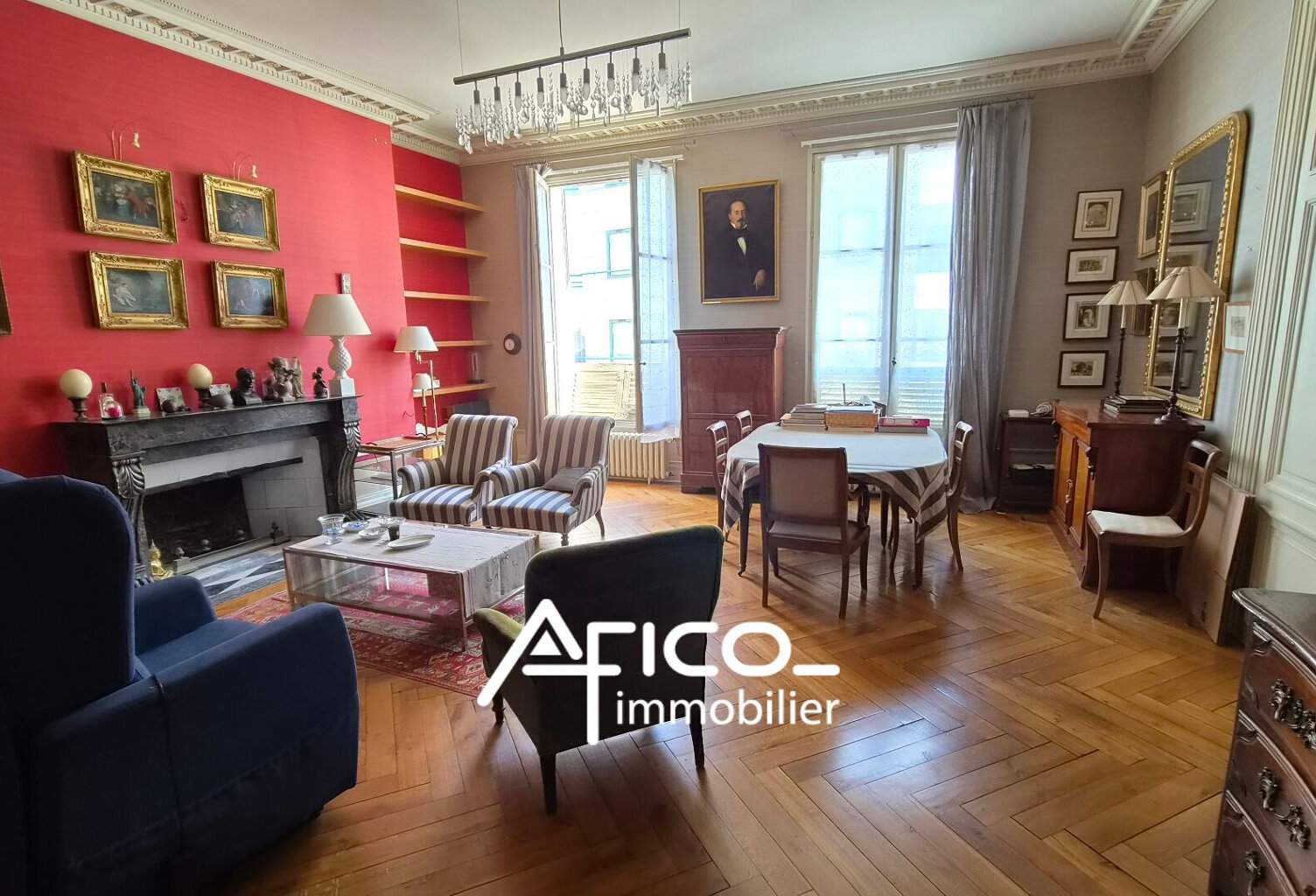 Appartement T5 - 128.57 m² - TOURS — photo 1