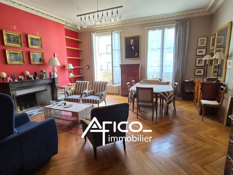 Appartement T5 - 128.57 m² - TOURS — photo 1