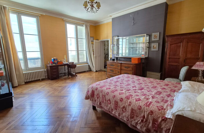 Appartement T5 - 128.57 m² - TOURS — photo 2