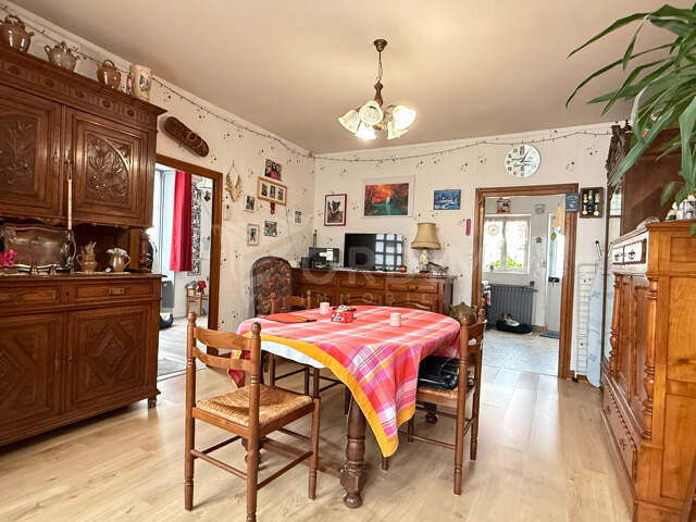 Maison de ville 118 m², commerces à pied, charme et potentiel — photo du bien