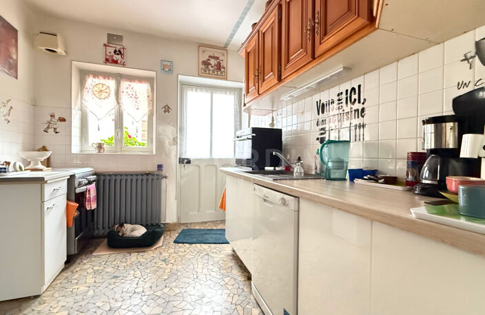 Maison de ville 118 m², commerces à pied, charme et potentiel — photo 2