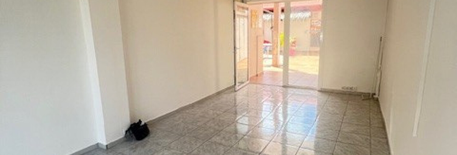 Commerce  23 m² à louer à Saint-François (97118)