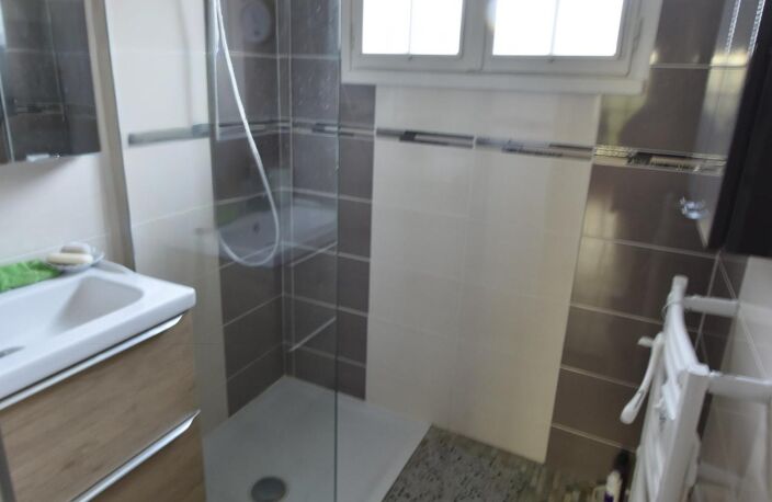 Maison individuelle idéalement située sur la commune de Sennece les Mâcon sur un terrain de 1600m2 — photo 5