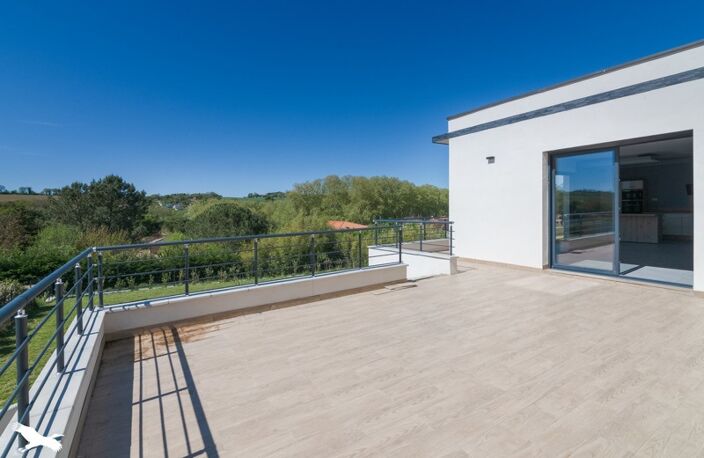 Contemporaine de 8 pièces principales — photo 2
