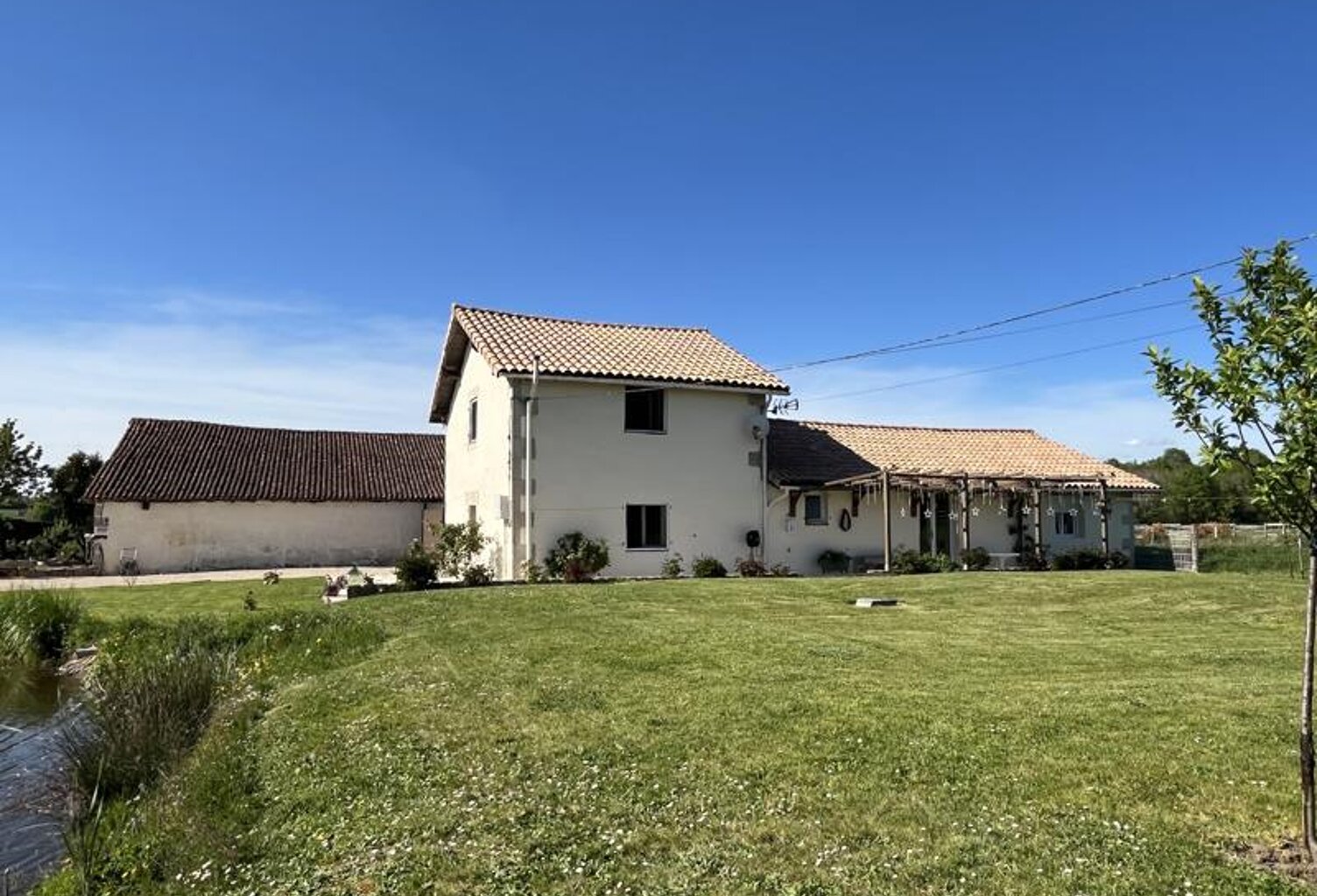 Maison en pierre de 5 pièces principales — photo 1
