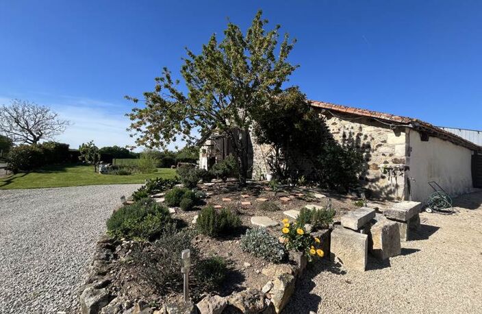 Maison en pierre de 5 pièces principales — photo 2