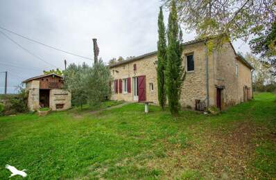 Maison en pierre de 4 pièces principales — photo du bien