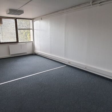 Bureau 3 pièces 1165 €