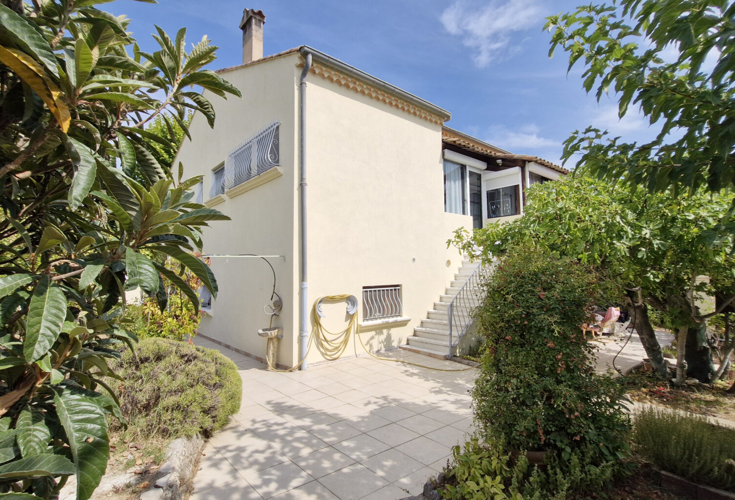 A VENDRE Villa T4/5 AU COEUR DU VILLAGE DE PEYNIER — photo 1