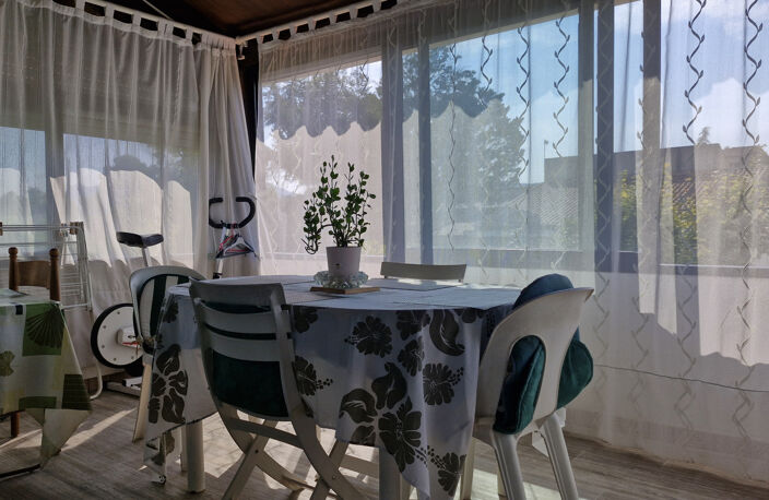A VENDRE Villa T4/5 AU COEUR DU VILLAGE DE PEYNIER — photo 2