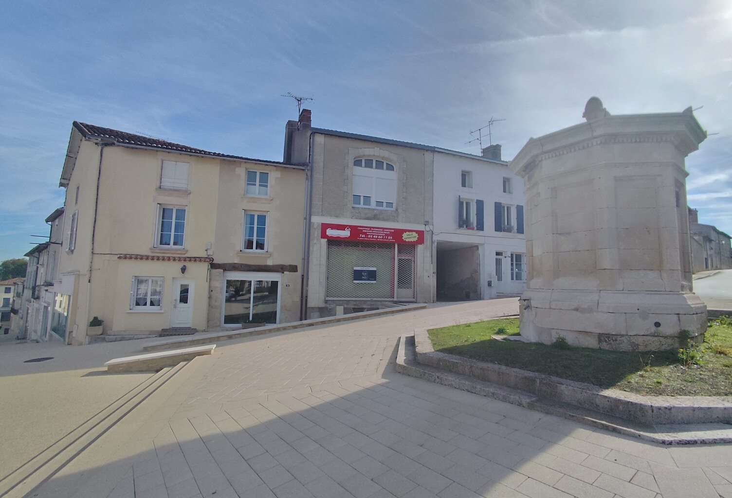 MAISON DE BOURG - LATILLE — photo 1