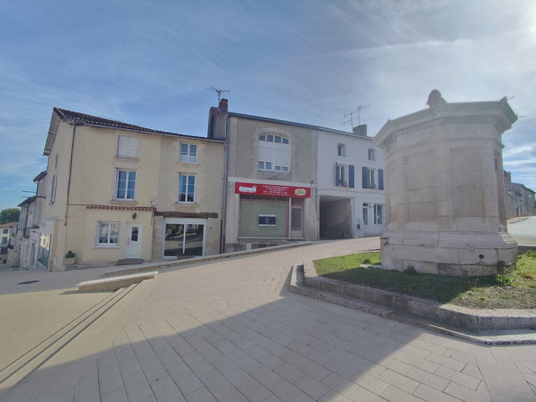 MAISON DE BOURG - LATILLE — photo 1