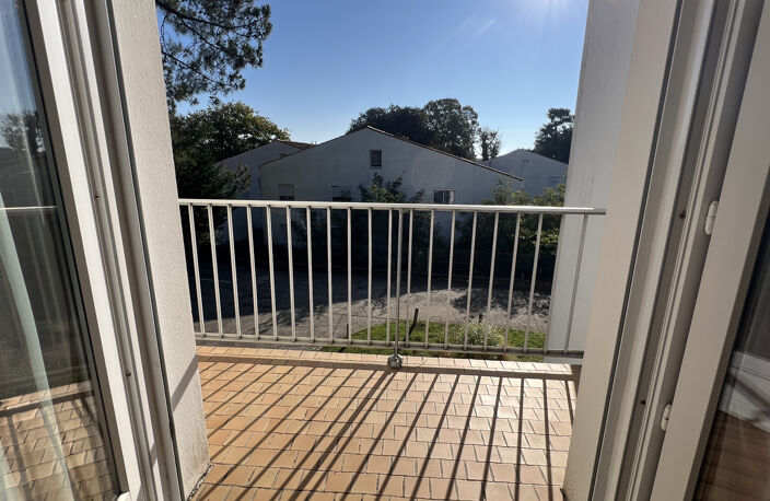 ROYAN - QUARTIER DU PARC - CHARMANT T2 VUE DÉGAGÉE avec BALCON — photo 3