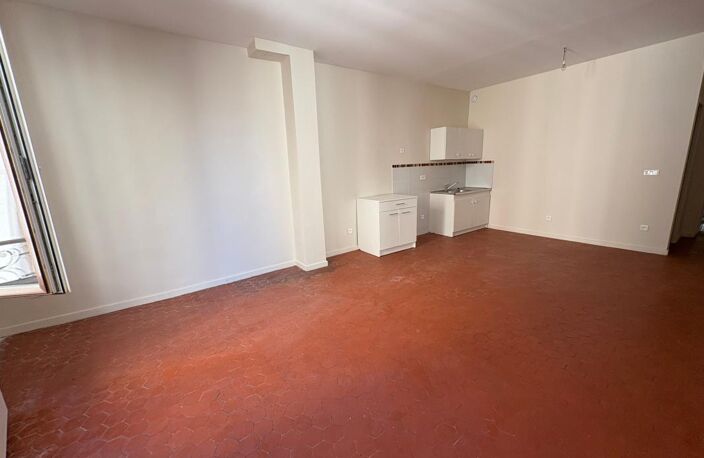 Studio 2ème étage - RIEZ — photo 2