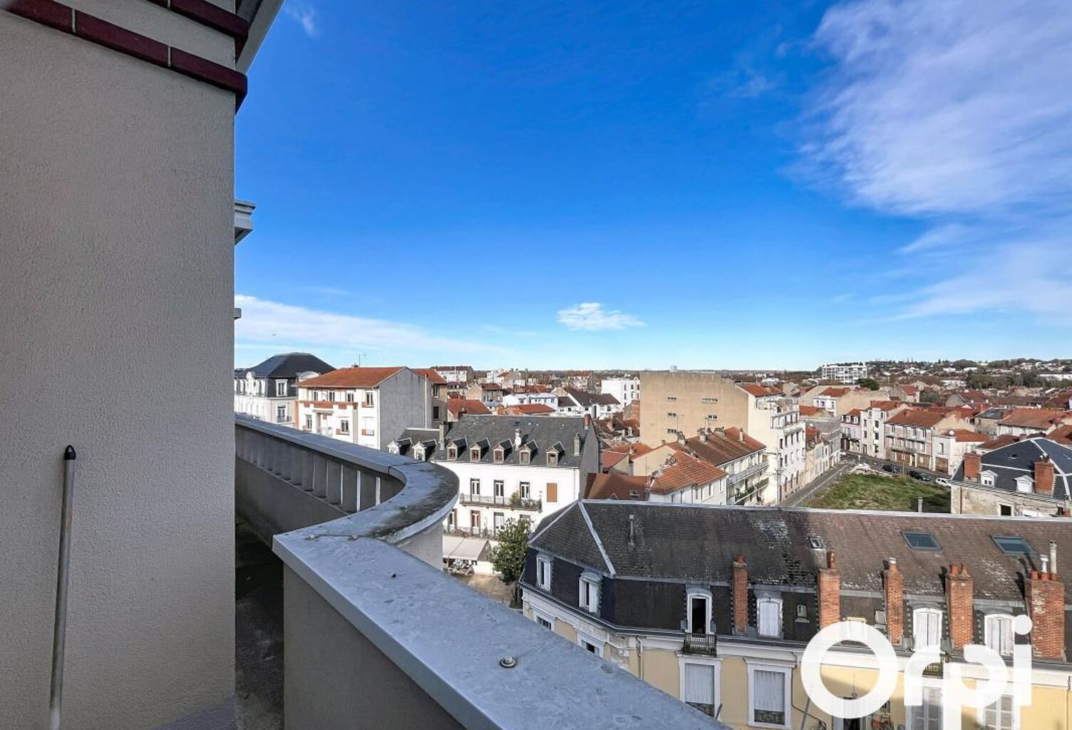 Appartement À Vendre à VICHY — photo 1