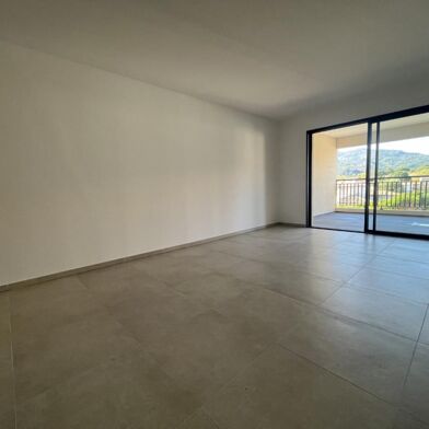 Appartement 3 pièces 825 €