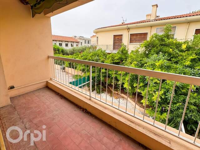 Appartement À Vendre — photo du bien