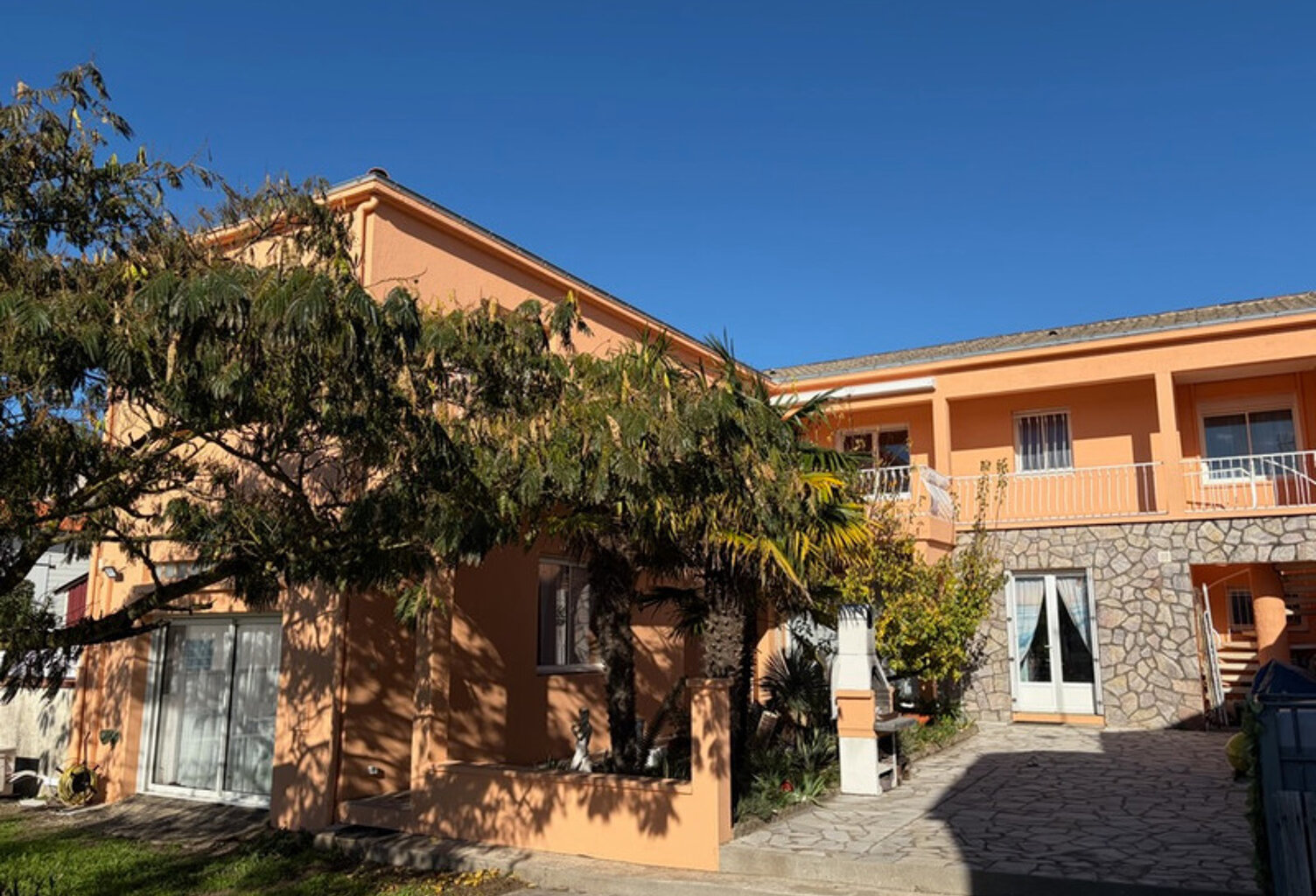 L'AIGUILLON SUR MER (85) PROCHE DU PLAN D'EAU VILLA ATYPIQUE BORD DE MER POSS 2 HABITATIONS AVEC JARDIN — photo 1