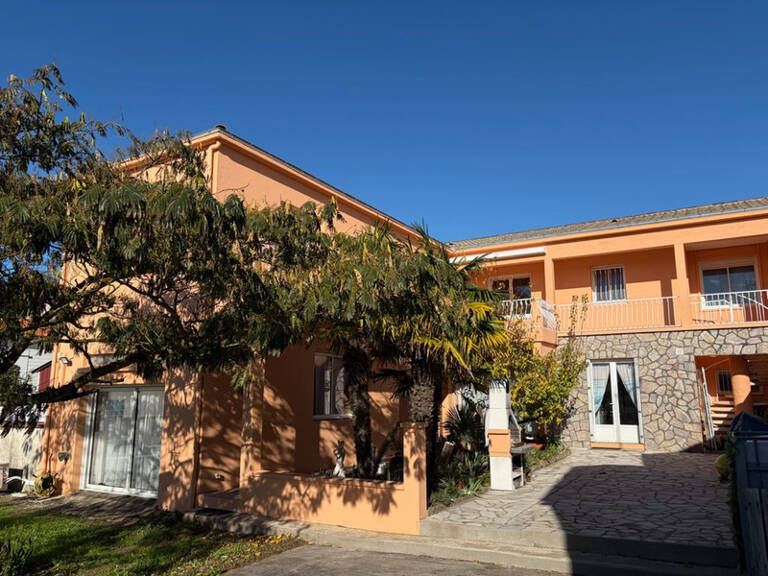 L'AIGUILLON SUR MER (85) PROCHE DU PLAN D'EAU VILLA ATYPIQUE BORD DE MER POSS 2 HABITATIONS AVEC JARDIN — photo 1