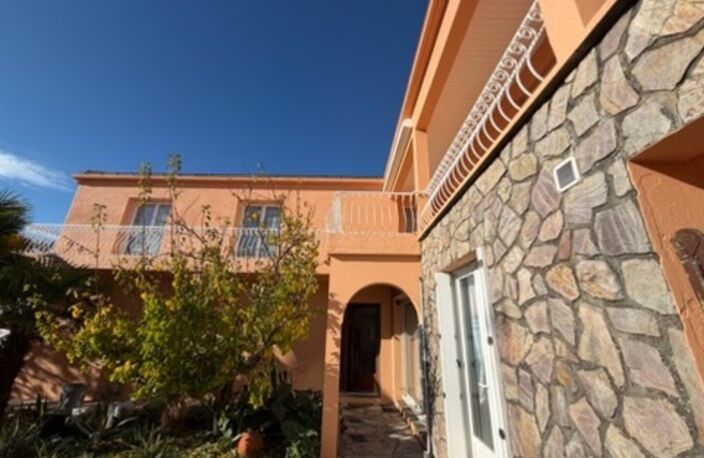 L'AIGUILLON SUR MER (85) PROCHE DU PLAN D'EAU VILLA ATYPIQUE BORD DE MER POSS 2 HABITATIONS AVEC JARDIN — photo 3