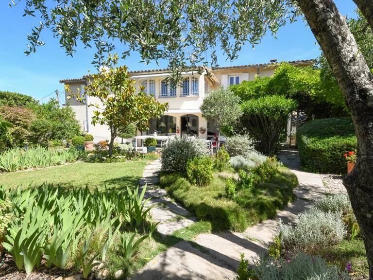 Maison d'habitation Uzès, terrain 3300m² avec piscine — photo 1
