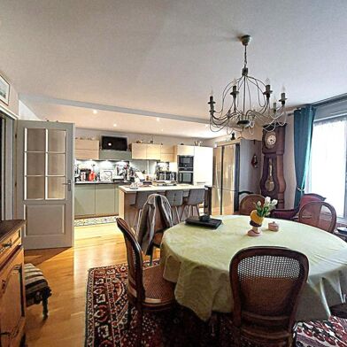 Appartement 5 pièces 351750 €