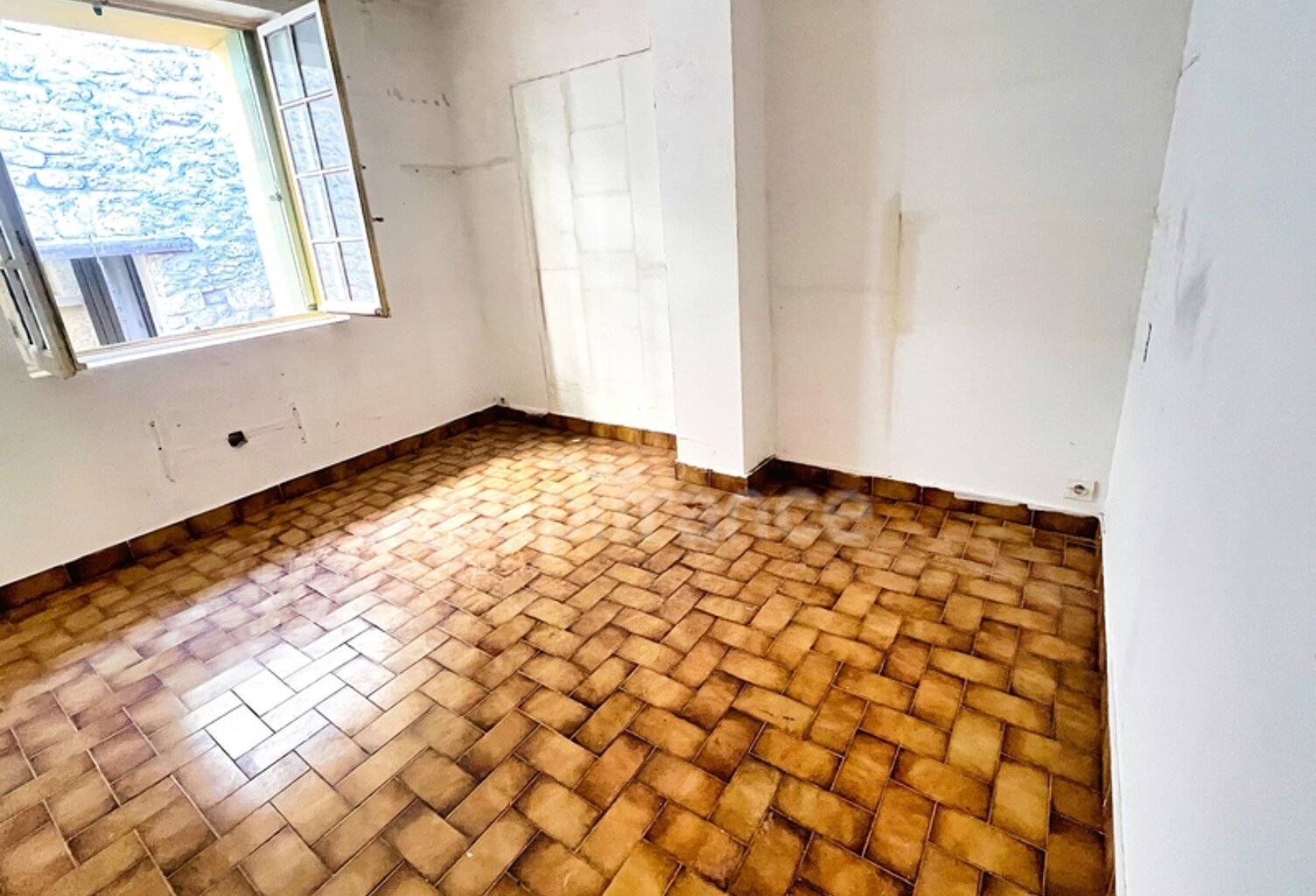 À vendre Maison de Village 3 pièces 2 chambres 46m2 CERESTE (04) — photo 1