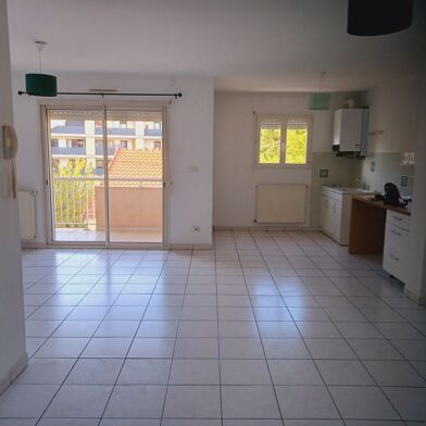 Appartement 3 pièces 811 €