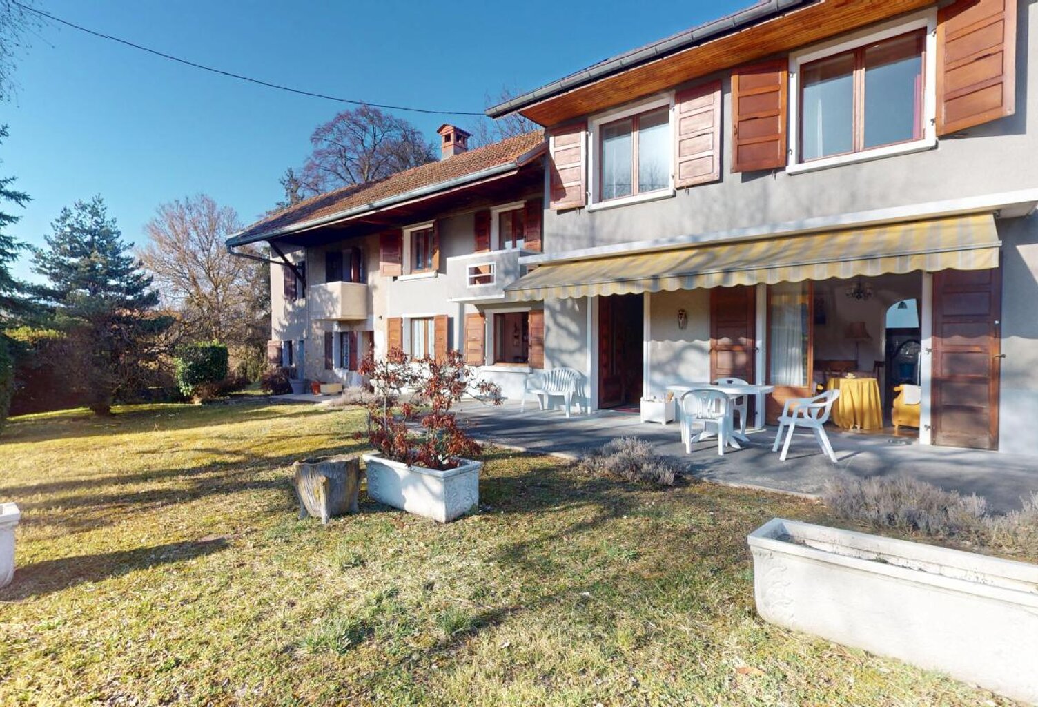 EXCLUSIVITE ! Maison familiale des années 60 avec dépendance accollée — photo 1