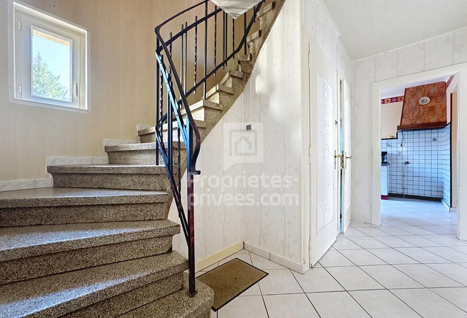 Maison 3 chambres avec garage et extérieurs — photo 1