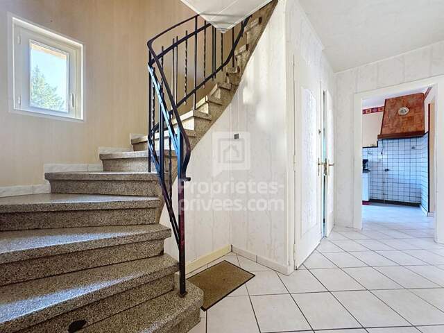 Maison 3 chambres avec garage et extérieurs — photo du bien