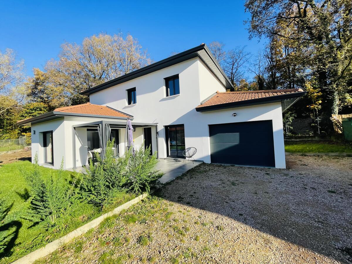 Villa / Maison  T6 à vendre Pont-de-Chéruy 38230