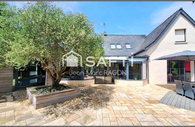 À Vitré : 264 m², 4 chambres et piscine intérieure — photo du bien