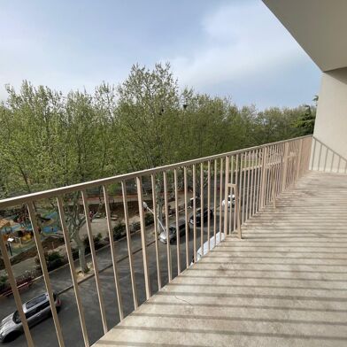 Appartement 4 pièces 878 €