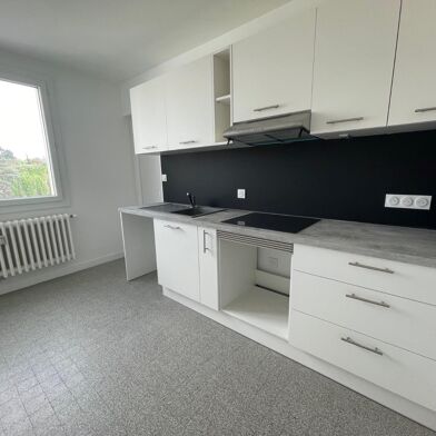 Appartement 4 pièces 878 €