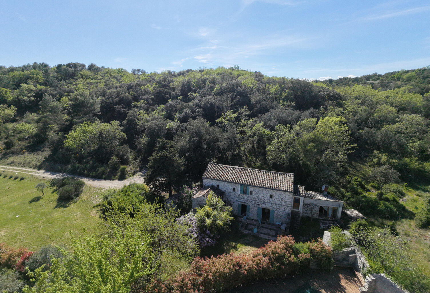 Entre Uzès et Barjac, un mas de caractère au coeur de la camp — photo 1
