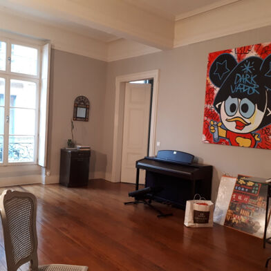 Appartement 8 pièces 2950 €