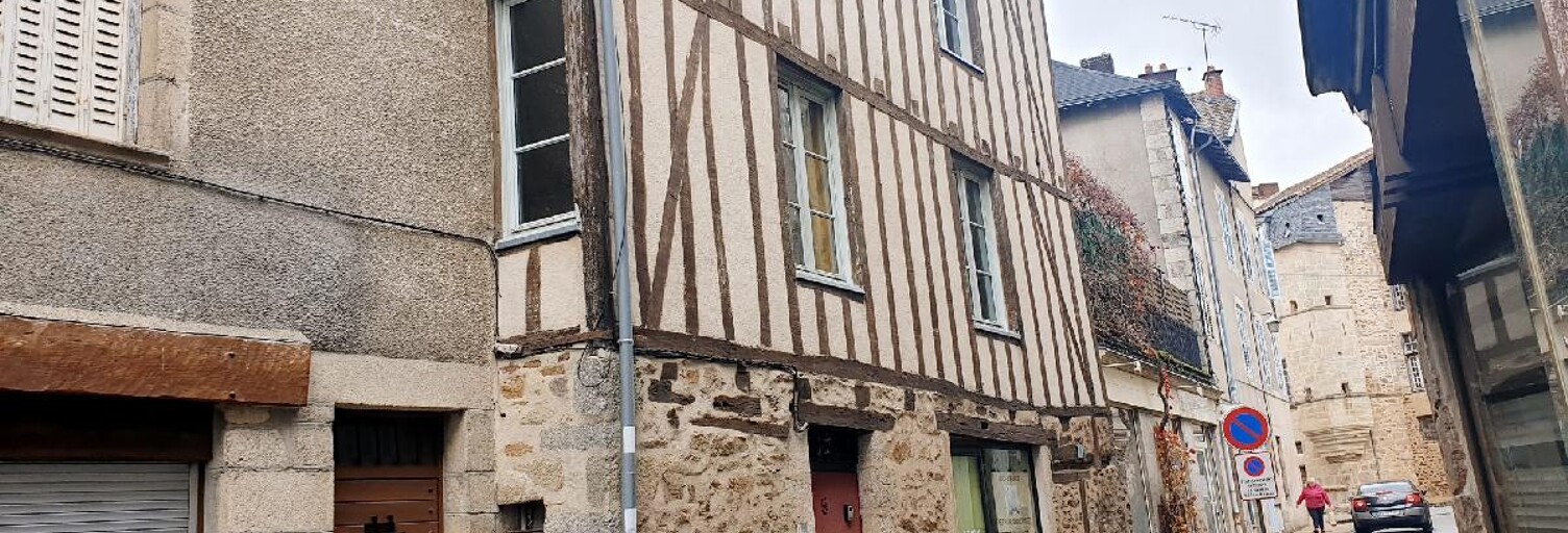 Immeuble  90 m² à vendre à Saint-Léonard-de-Noblat (87400)