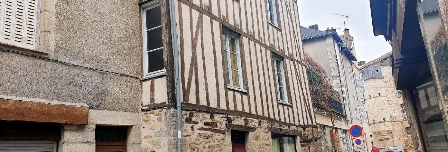Immeuble  90 m² à vendre à Saint-Léonard-de-Noblat (87400)