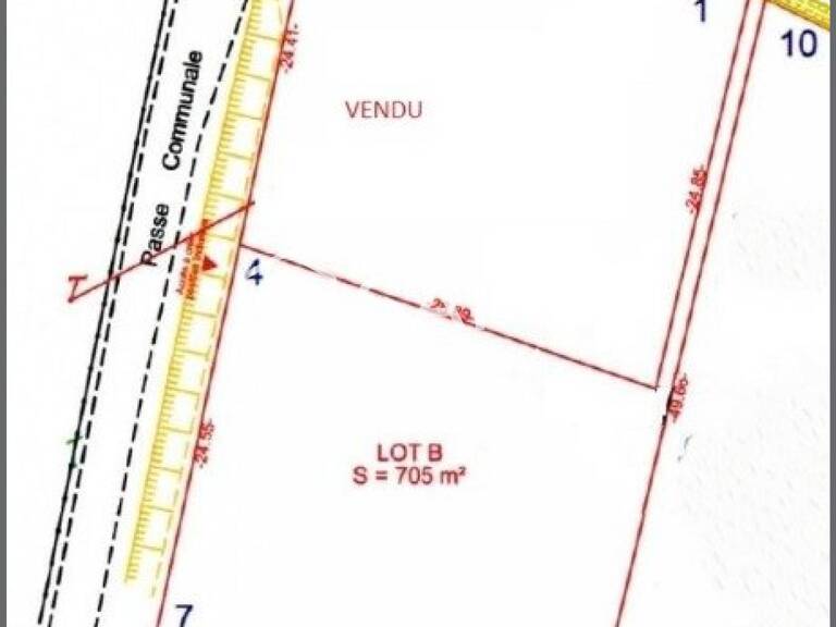 Terrain constructible au calme — photo 1