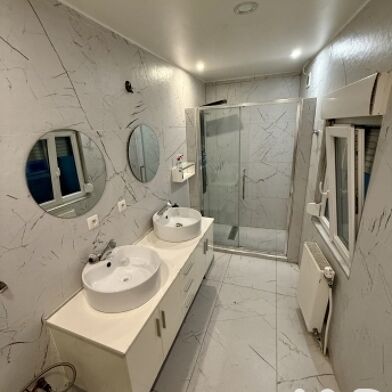 Appartement 5 pièces 850 €