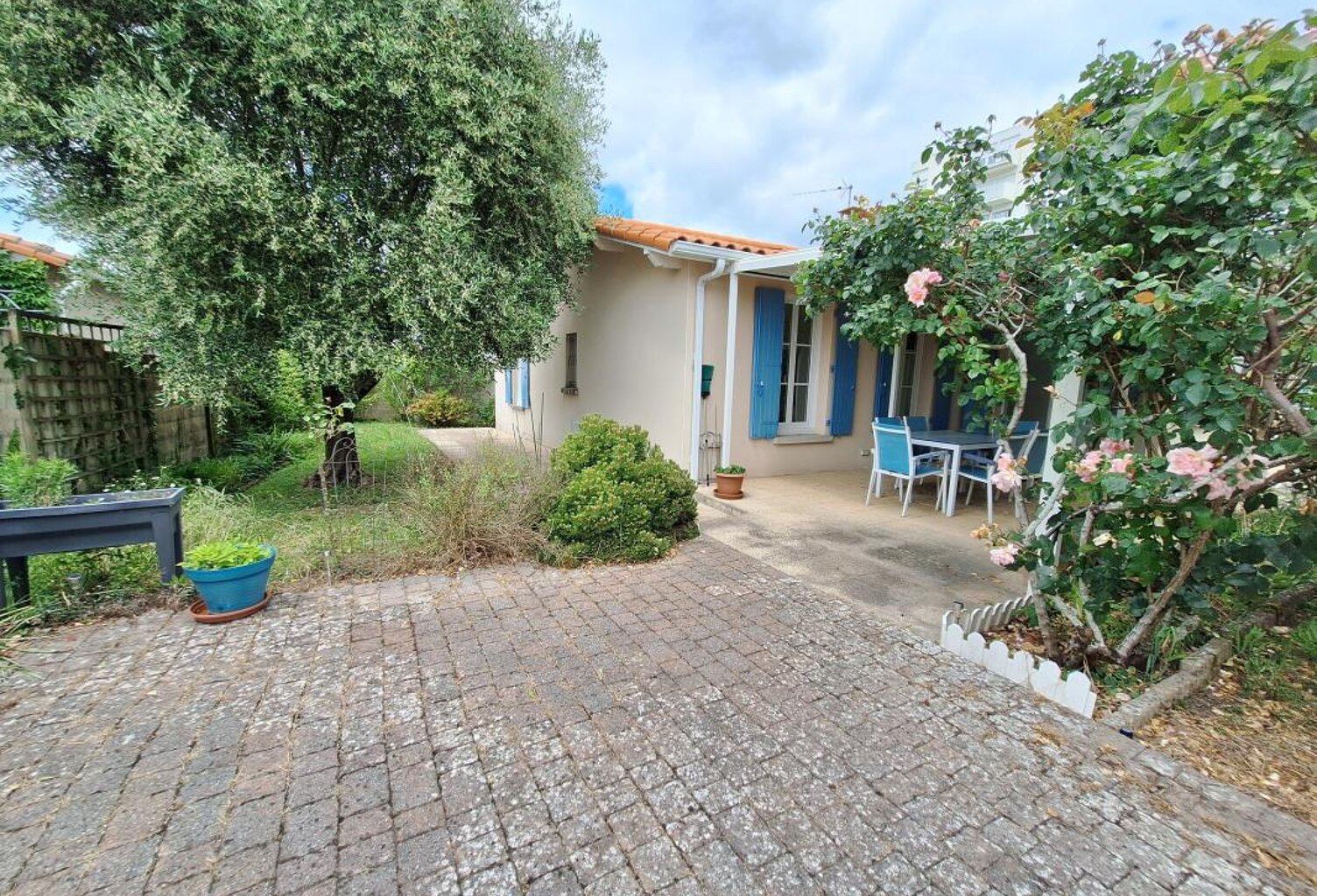 ✨ Rare ! Superbe maison de plain-pied de 110 m² 🏡 à environ 600 m du marché 🚶‍♂️ sans travaux 🔑 avec belle parcelle individuelle 🌿 — photo 1