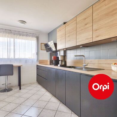 Appartement 4 pièces 240000 €