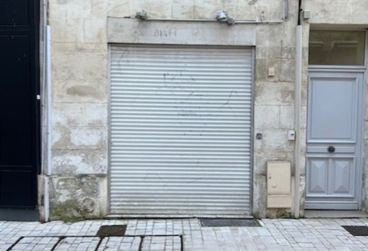 Dpt Charente Maritime (17), à vendre SAINTES Locaux d'activité — photo 1