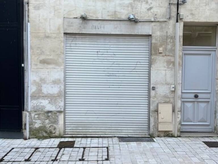 Dpt Charente Maritime (17), à vendre SAINTES Locaux d'activité — photo 1