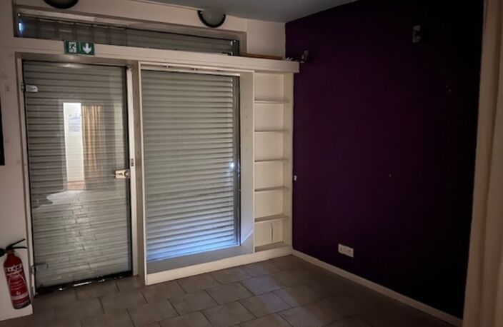 Dpt Charente Maritime (17), à vendre SAINTES Locaux d'activité — photo 2