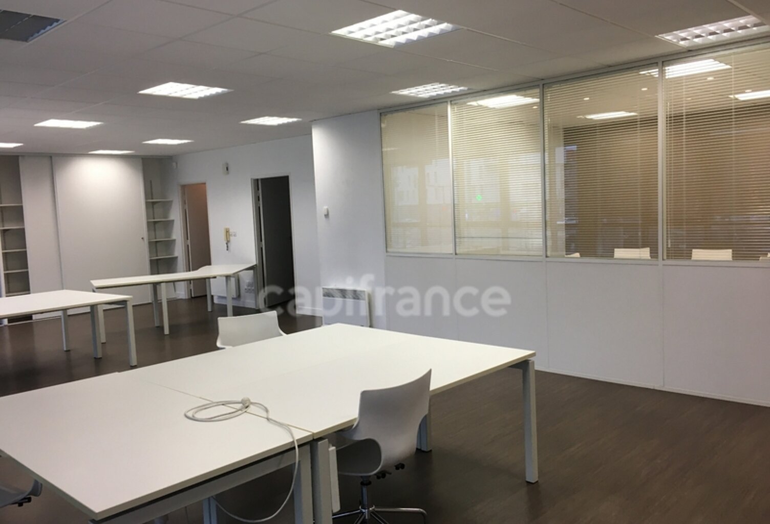 Dpt Nord (59), à vendre ROUBAIX Bureau récent 144m² avec ascenseur,centre-ville, en zone FRANCHE et QQPV, au pied des transports — photo 1