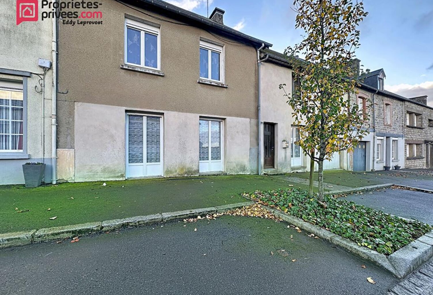 Ensemble immobilier - 2 maisons de 141m²  à Juvigny Les Vallées — photo 1